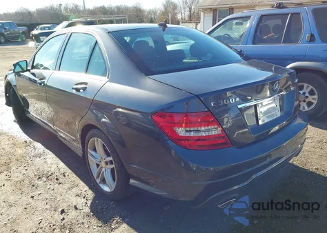 2013 Mercedes-Benz C 300 Sport 4Matic из США, поврежденный, VIN WDDGF8AB7DR261127
